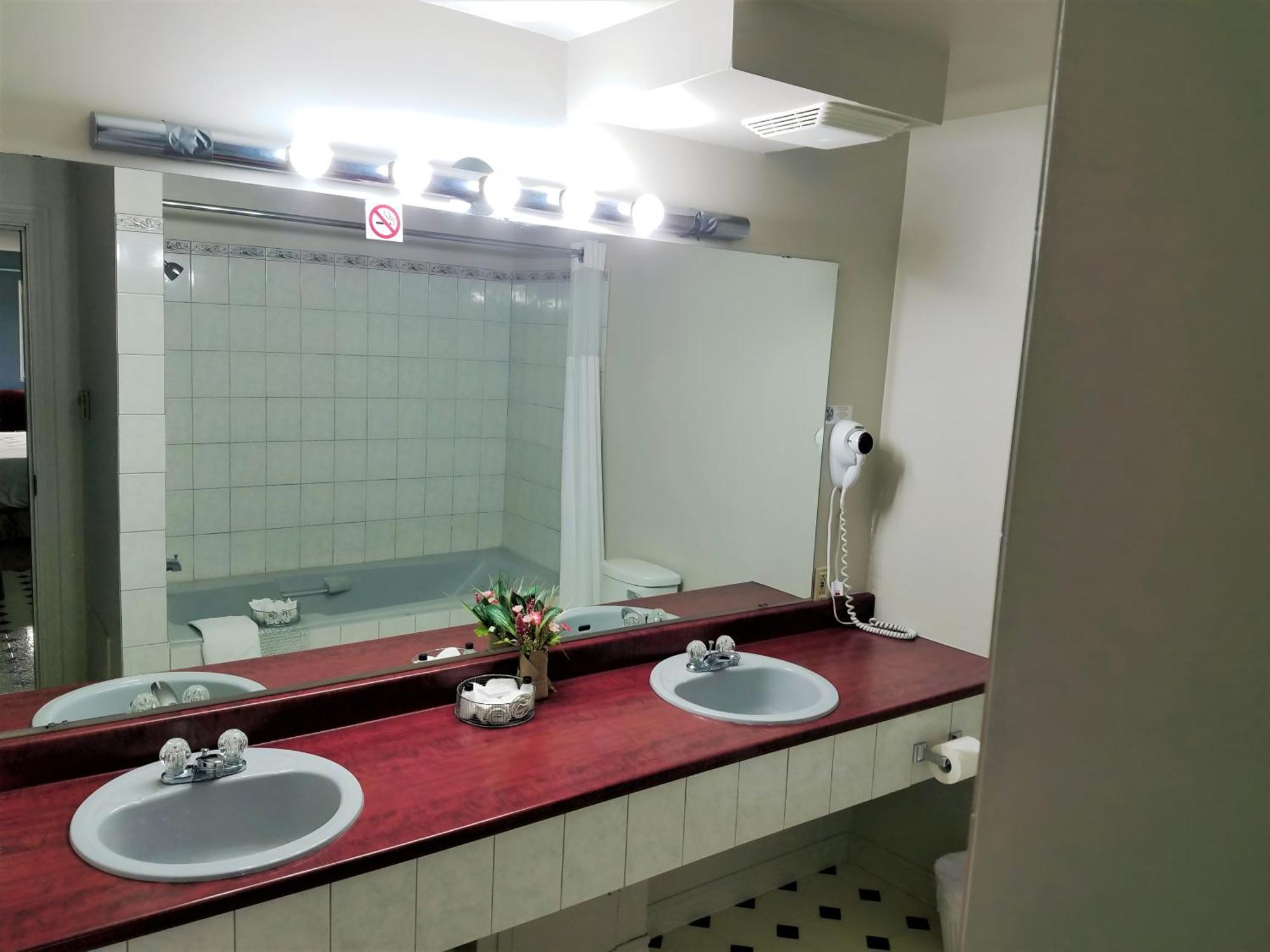 Inn, Restaurant & Pool 3*