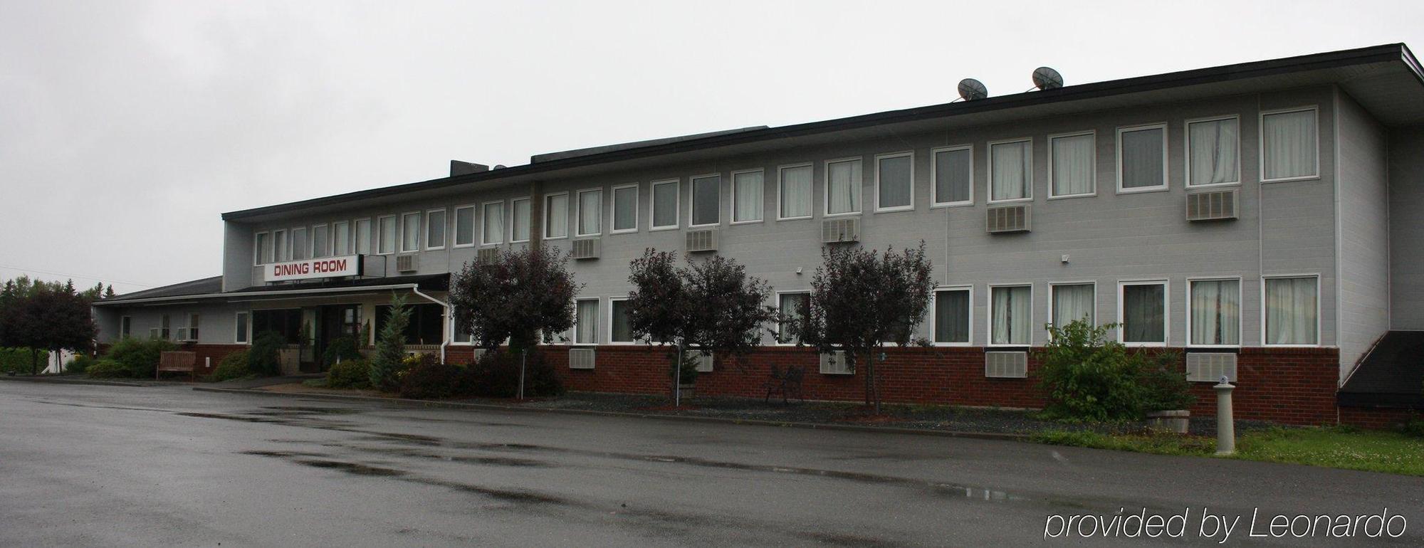Inn, Restaurant & Pool Hotel 3*