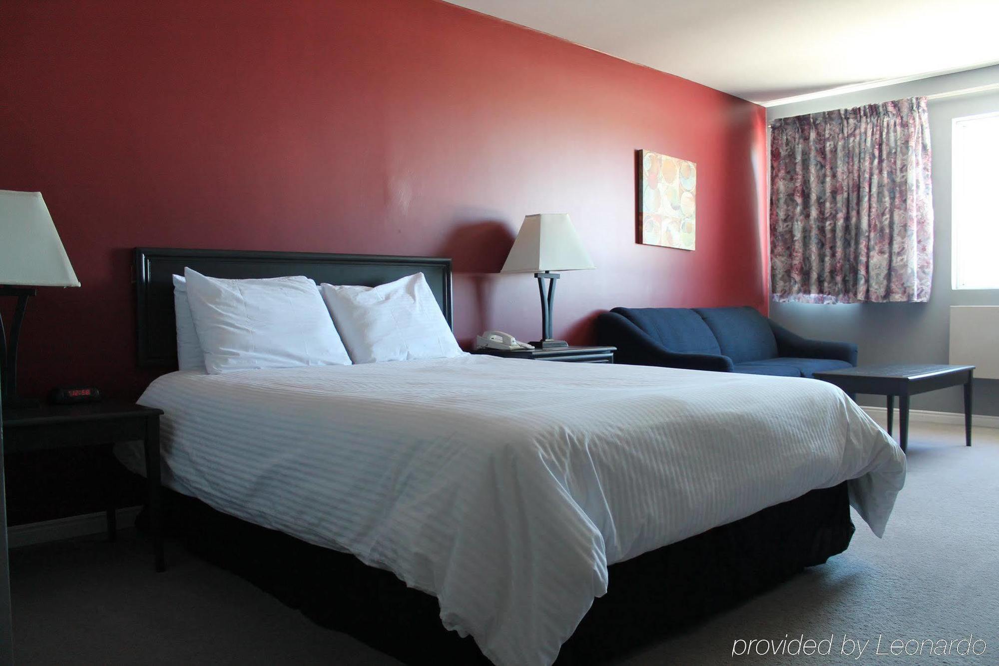 Inn, Restaurant & Pool Hotel